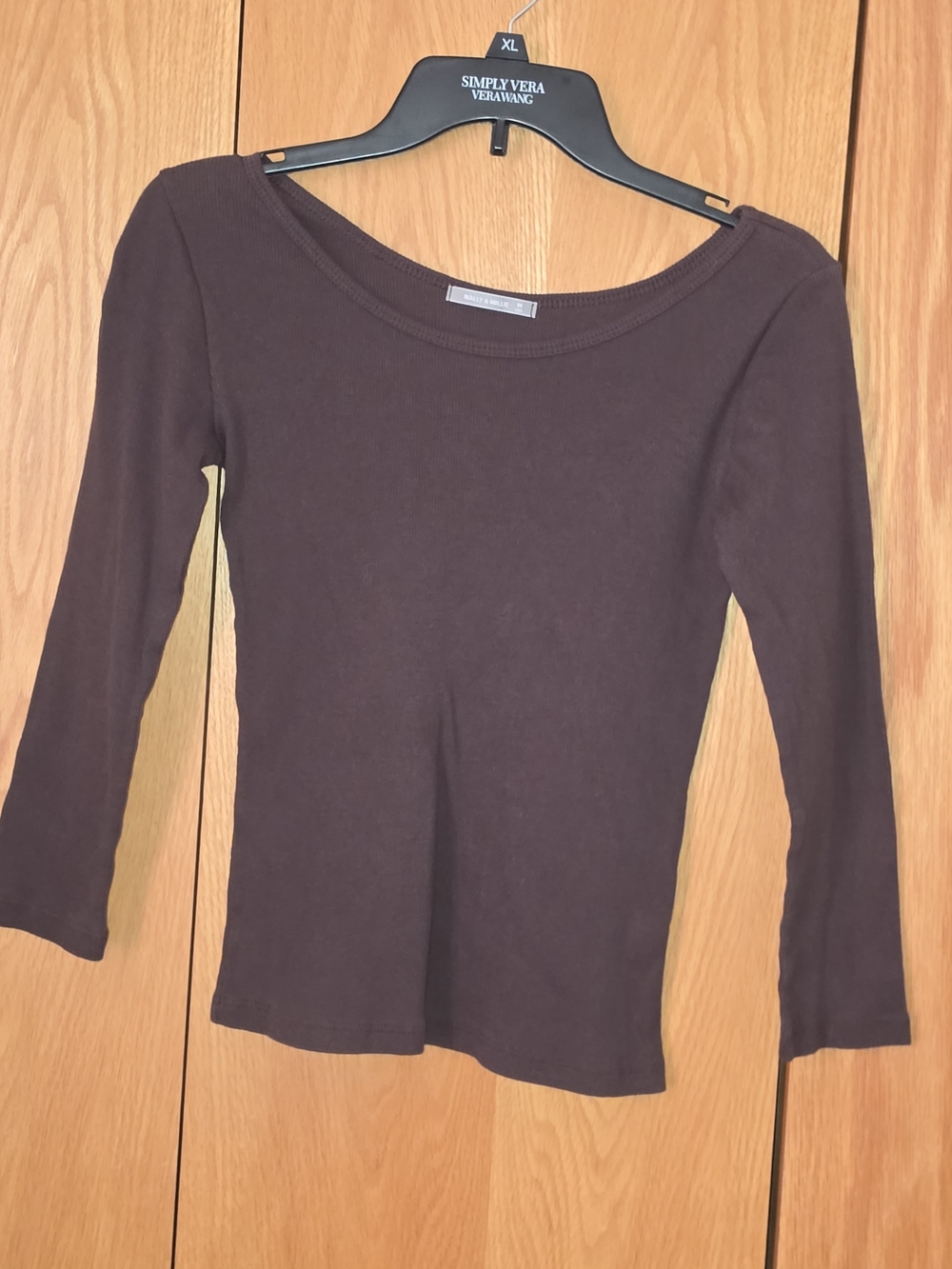 Nally & Millie Dark Brown Scoop Neck Long Sleeve $20 GOOD